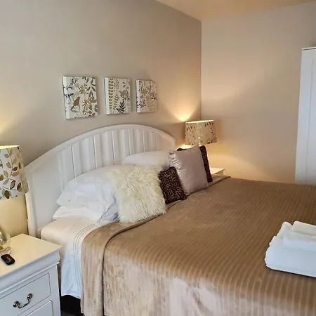 Villa House Of Favor Redding Zimmer foto
