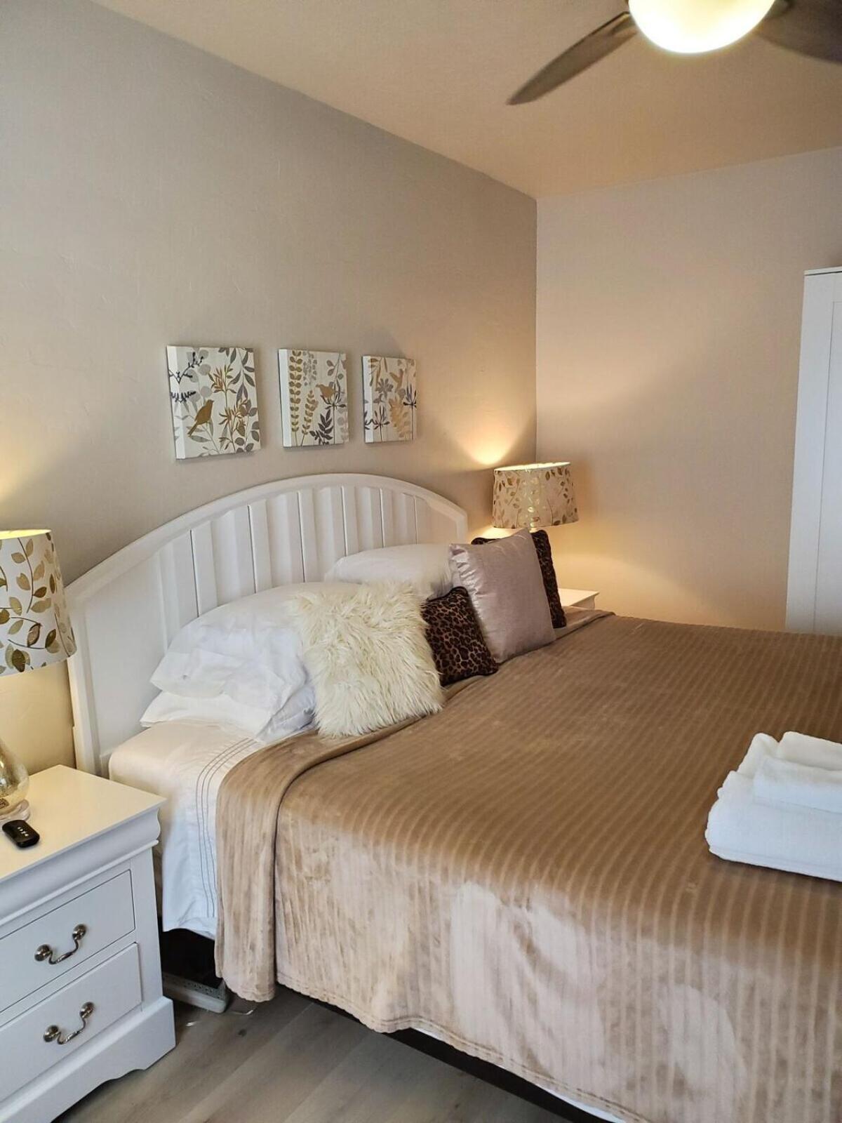 House Of Favor Holiday home Redding